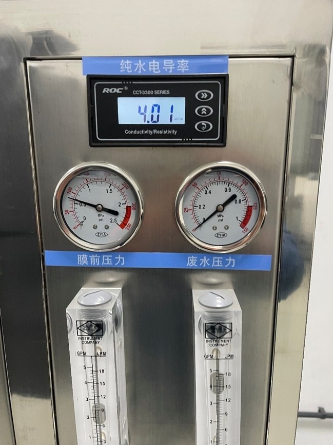 纯水电导率仪表实测读数 4.01 μS/cm
