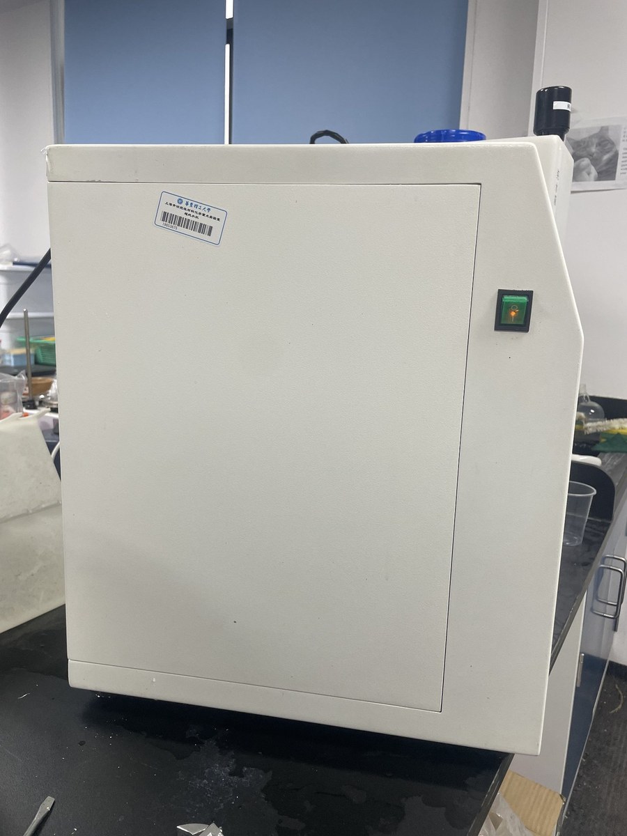 OKP 超纯水器 机身背面与电源开关
